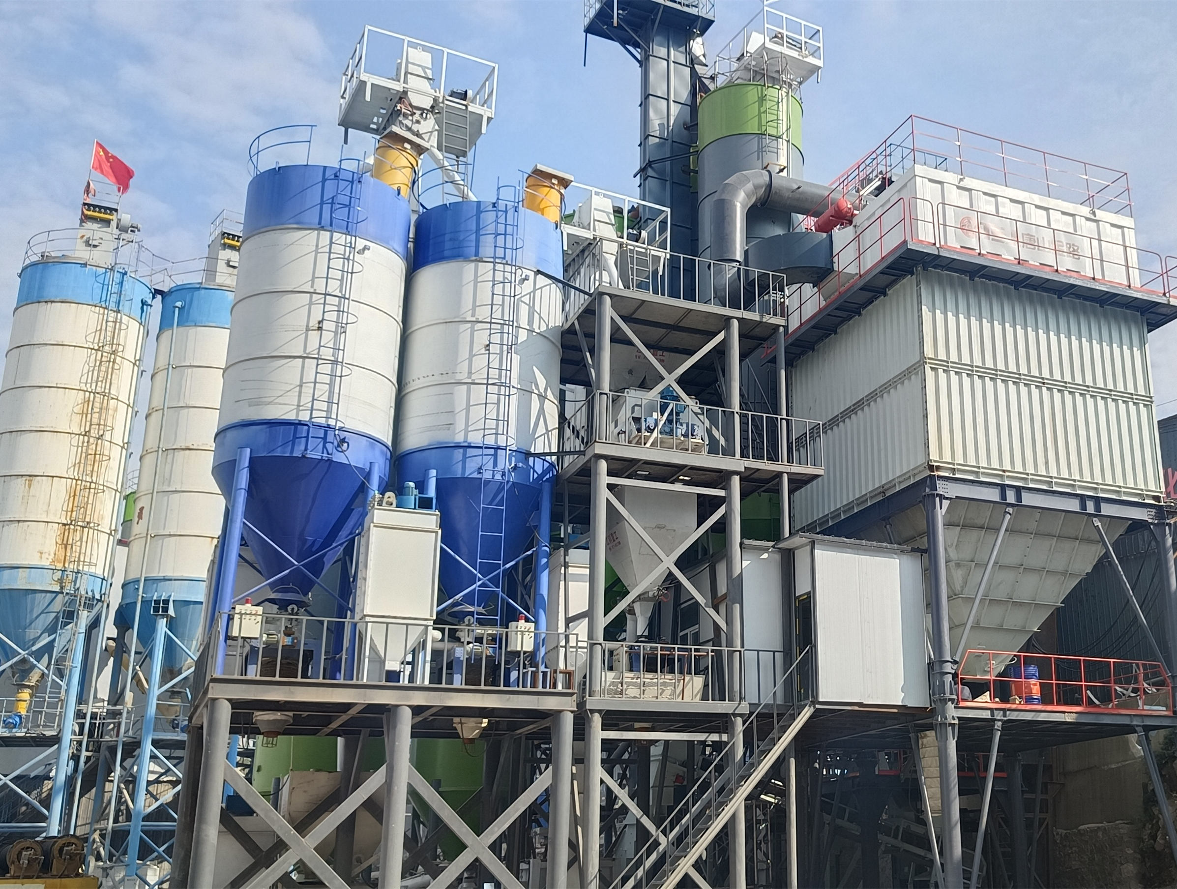 機(jī)制砂成建筑用砂主要來(lái)源，唐山金路制砂樓提供高標(biāo)準(zhǔn)機(jī)制砂生產(chǎn)設(shè)備