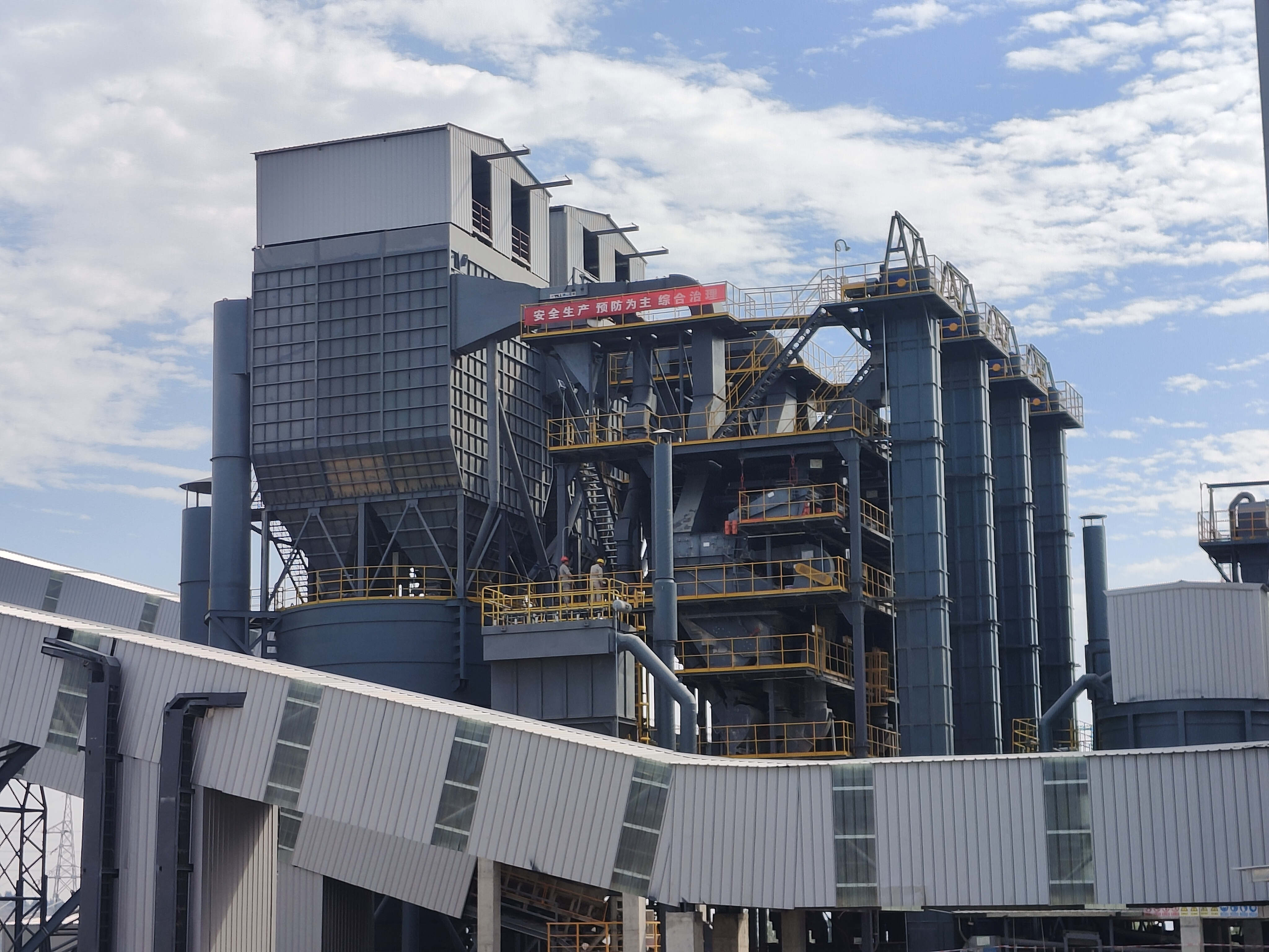 哪些石頭可以制砂？機(jī)制砂生產(chǎn)線流程？制砂樓優(yōu)勢(shì)？